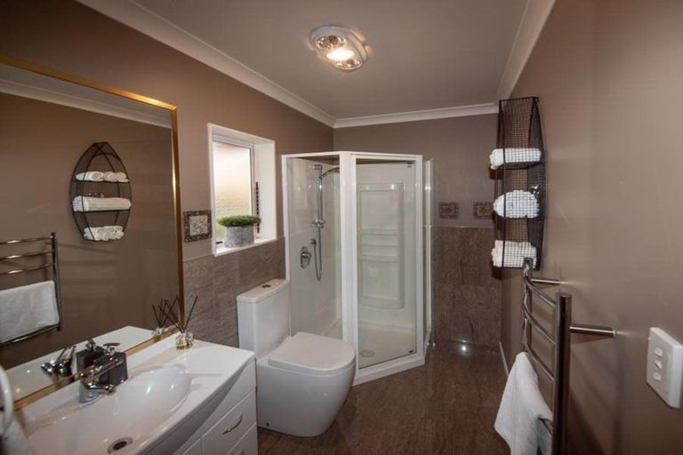 Photo of property in 6 Halewood Grove, Churton Park, Wellington, 6037