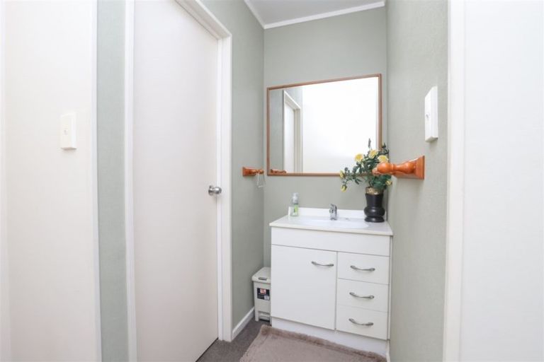 Photo of property in 12 Parkview Avenue, Western Heights, Hamilton, 3200