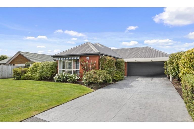 Photo of property in 19 Thornlea Place, Halswell, Christchurch, 8025