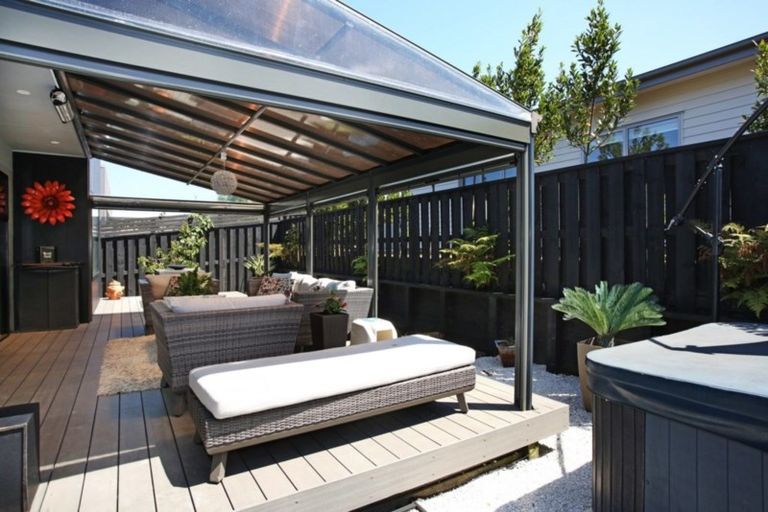 Photo of property in 10 Stockyard Crescent, Pukekohe, 2120