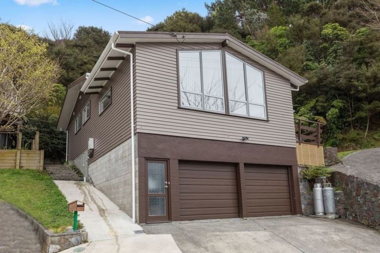Photo of property in 30 Davis Grove, Wainuiomata, Lower Hutt, 5014