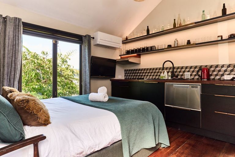 Photo of property in 12 Stafford Street, Mount Victoria, Wellington, 6011