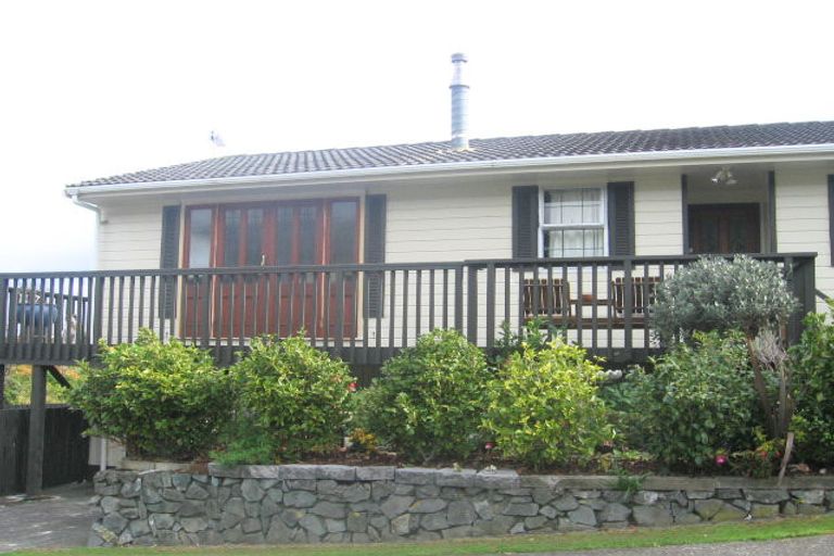 Photo of property in 1 Aspen Grove, Maungaraki, Lower Hutt, 5010