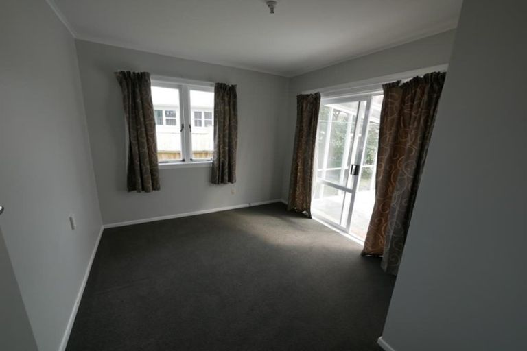 Photo of property in 10 Gills Avenue, Papakura, 2110