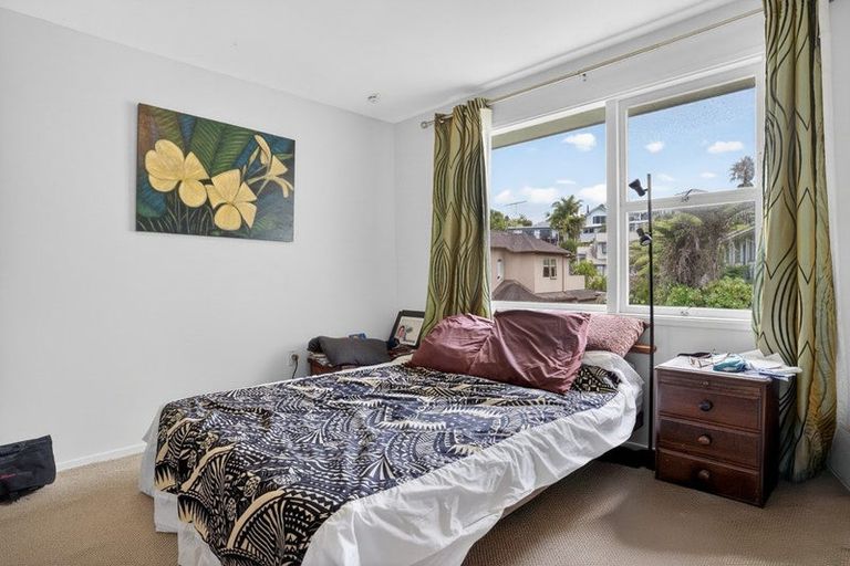 Photo of property in 12 Garmons Way, Castor Bay, Auckland, 0620