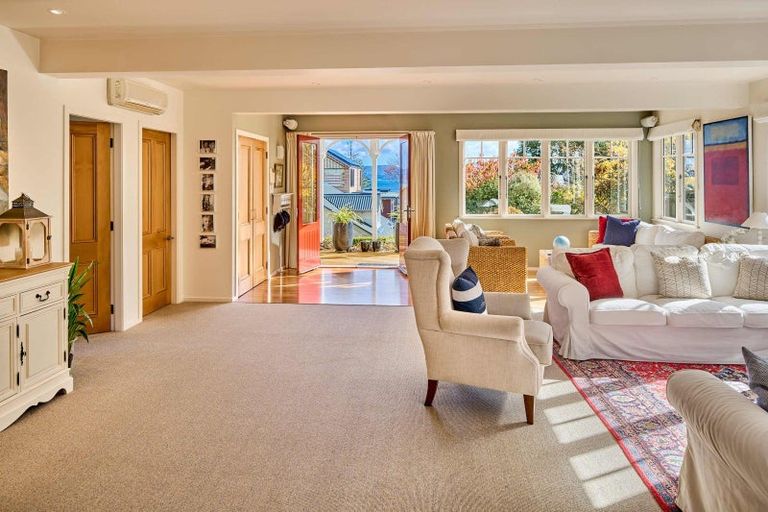 Photo of property in 10 Tui Road, Days Bay, Lower Hutt, 5013