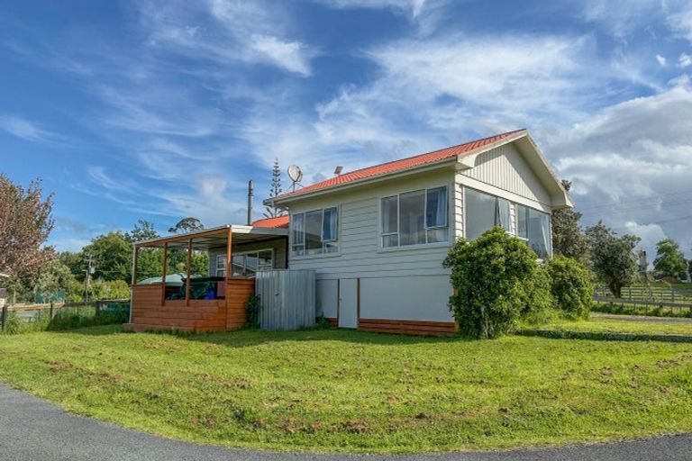 Photo of property in 1152a Miranda Road, Pukorokoro / Miranda, Miranda, 2473