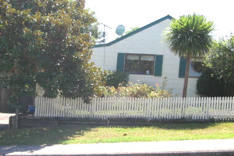 Photo of property in 41 Pemberton Avenue, Bayview, Auckland, 0629