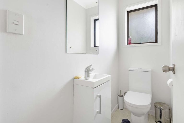 Photo of property in 12 Ash Place, Whalers Gate, New Plymouth, 4310