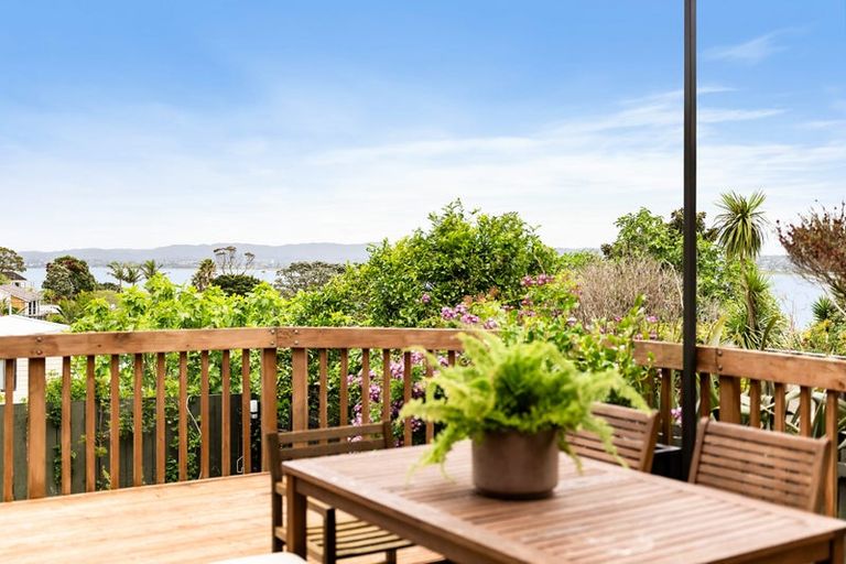 Photo of property in 122 Island Bay Road, Beach Haven, Auckland, 0626