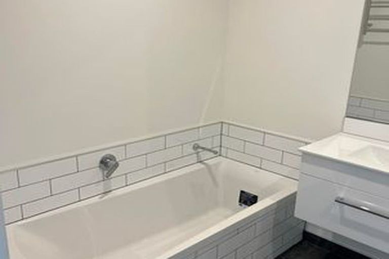 Photo of property in 115a Queen Charlotte Drive, Aotea, Porirua, 5024