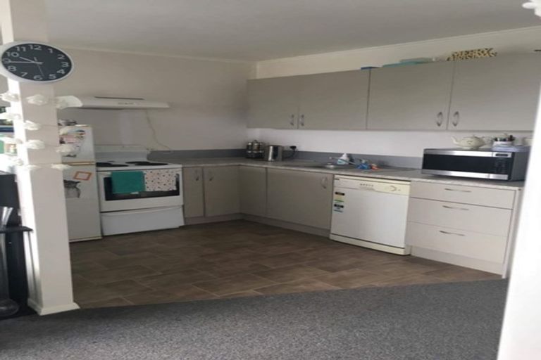 Photo of property in 33 Pembroke Road, Northland, Wellington, 6012