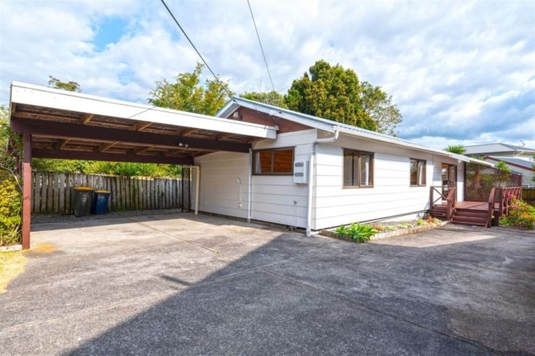 Photo of property in 1/64 Waimumu Road, Massey, Auckland, 0614
