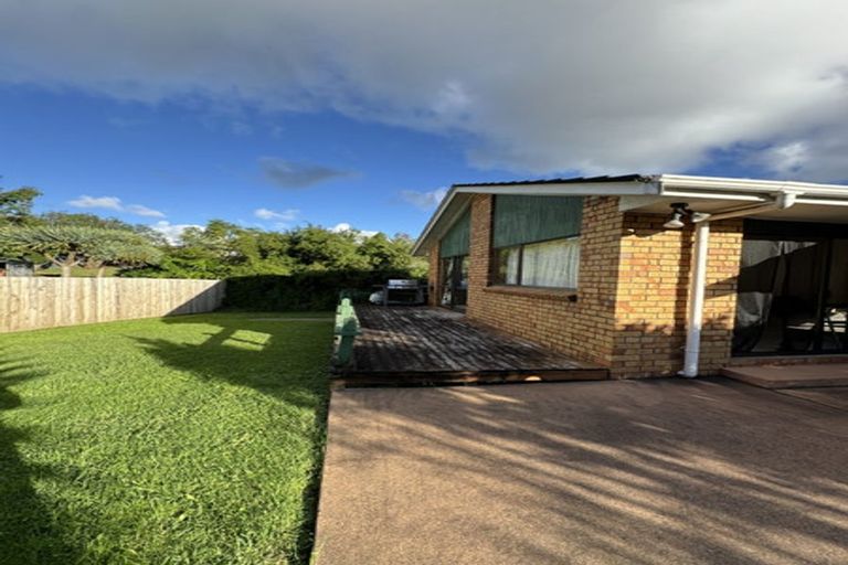 Photo of property in 21 Voltaire Court, Botany Downs, Auckland, 2010