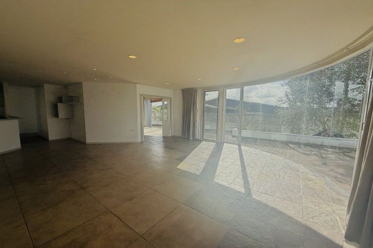 Photo of property in 17 Pounamu Avenue, Greenhithe, Auckland, 0632