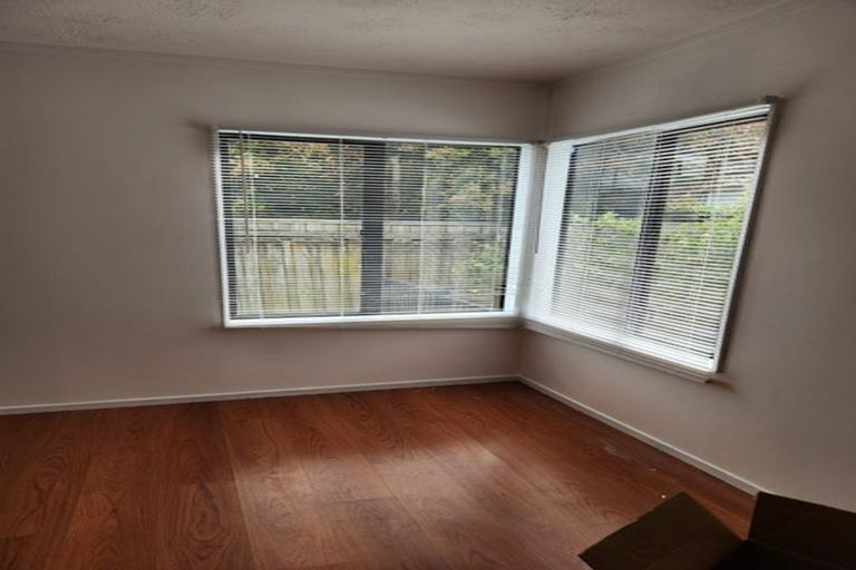 Photo of property in 2/44 Darren Crescent, Half Moon Bay, Auckland, 2012