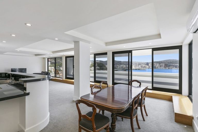 Photo of property in 6/308 Oriental Parade, Oriental Bay, Wellington, 6011