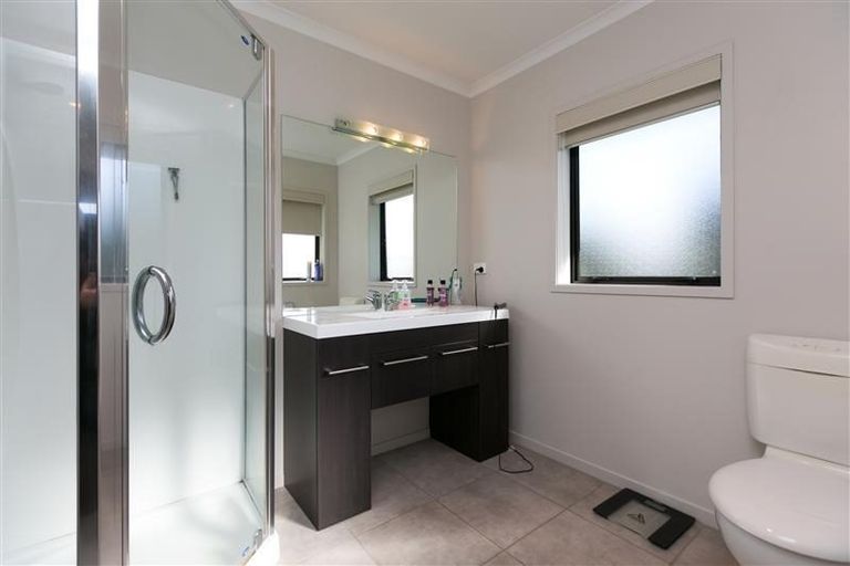 Photo of property in 21 Montrose Place, Highlands Park, New Plymouth, 4312