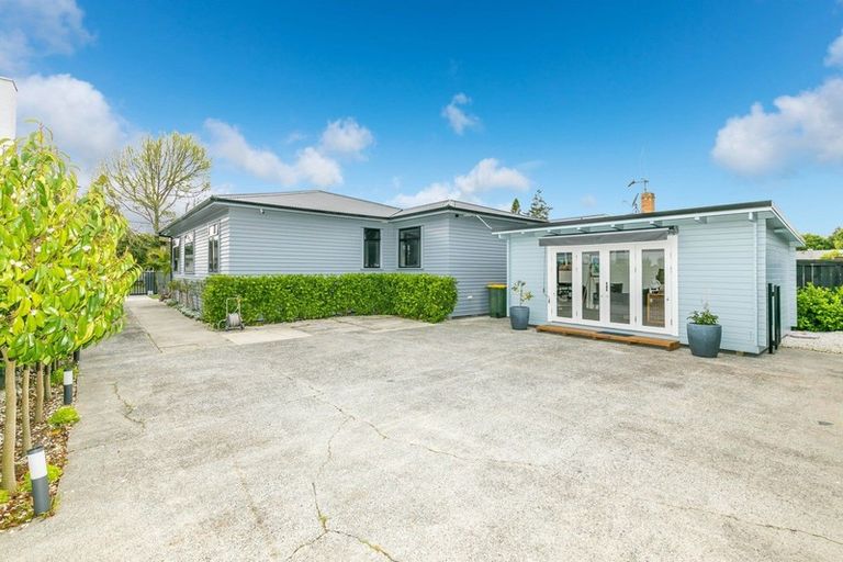 Photo of property in 16 Gillies Avenue, Claudelands, Hamilton, 3214