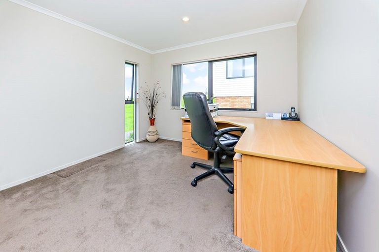 Photo of property in 18 Andover Way, Goodwood Heights, Auckland, 2105