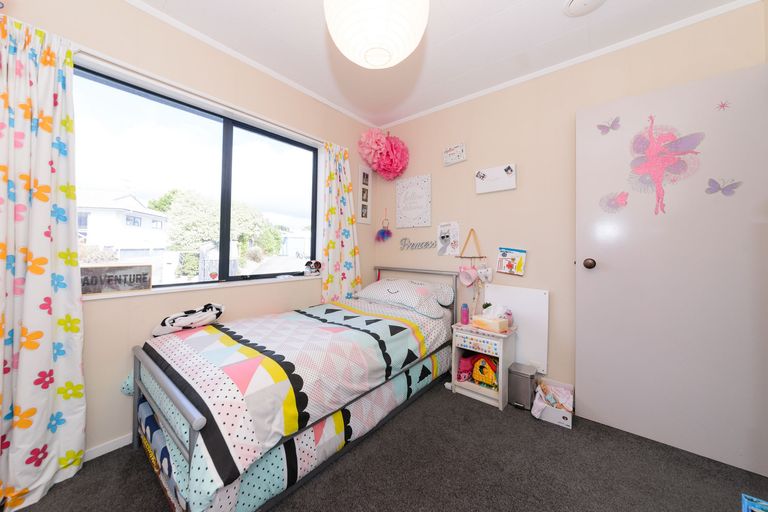 Photo of property in 28 Peppertree Glade, Kelvin Grove, Palmerston North, 4414