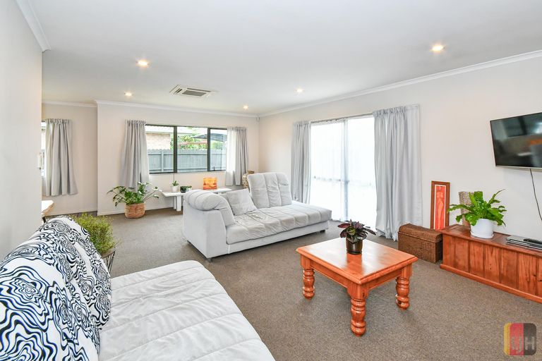 Photo of property in 19c Railway Street West, Papakura, 2110