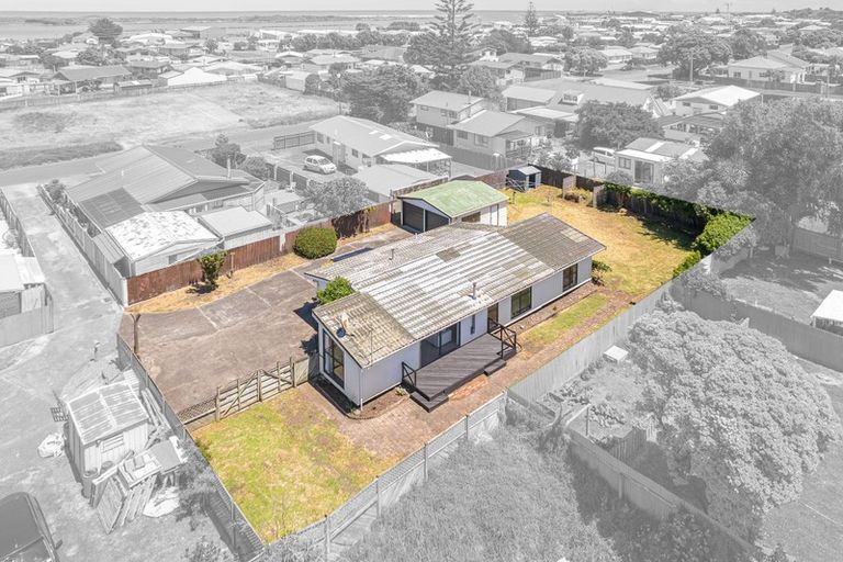 Photo of property in 33 Tongariro Street, Castlecliff, Whanganui, 4501