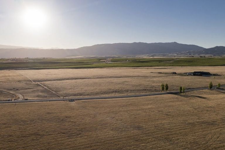 Photo of property in 20 Southern Tor Lane, Springvale, 9393