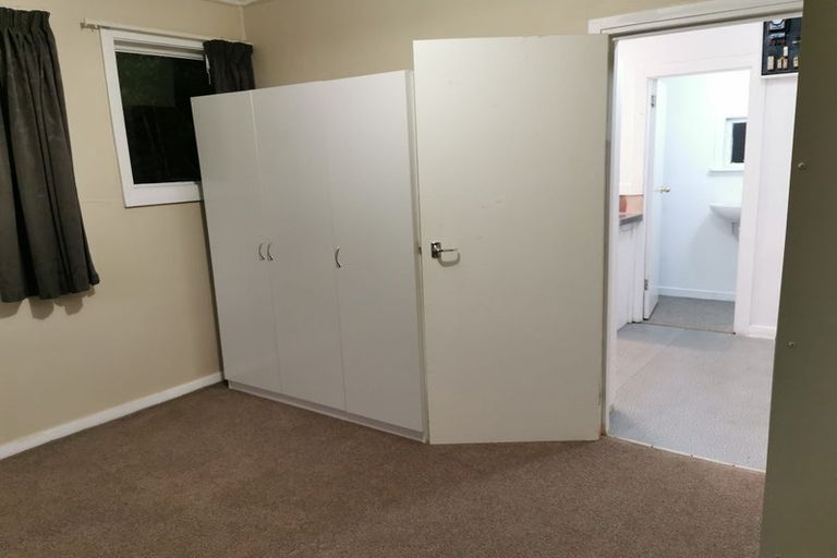 Photo of property in 88 Newlands Road, Newlands, Wellington, 6037