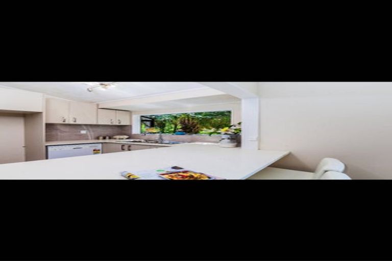 Photo of property in 43 Gosford Drive, Botany Downs, Auckland, 2010