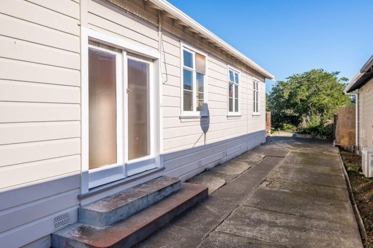 Photo of property in 204 Coutts Street, Rongotai, Wellington, 6022