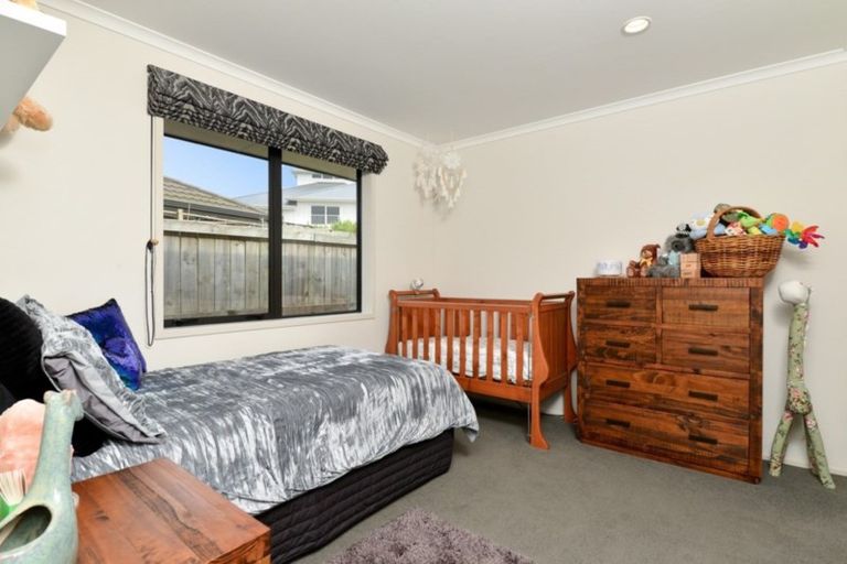 Photo of property in 62 Farnborough Drive, Grandview Heights, Hamilton, 3200