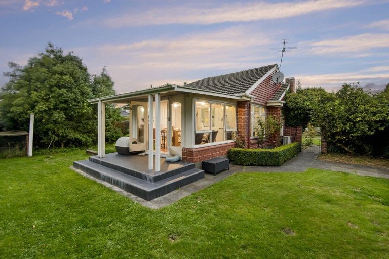Photo of property in 10 Verran Place, Fendalton, Christchurch, 8052