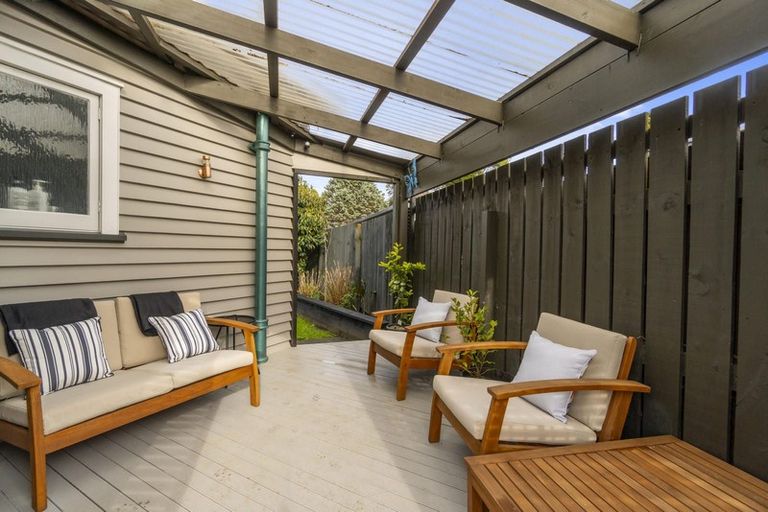 Photo of property in 2 Buisson Glade, West Harbour, Auckland, 0618