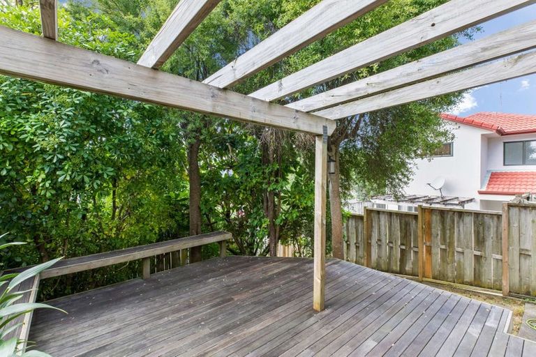 Photo of property in 4/42 Fields Parade, Oteha, Auckland, 0632