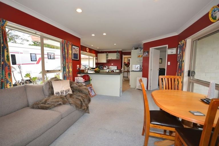Photo of property in 60 Queens Road, Waikanae Beach, Waikanae, 5036