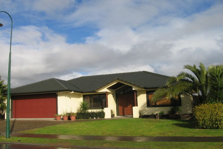Photo of property in 6 Caltra Place, East Tamaki, Auckland, 2016