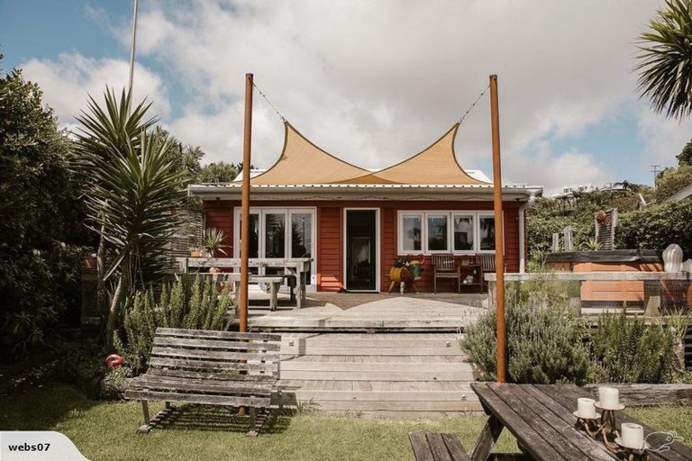 Photo of property in 36a Tasman Parade, Oakura, 4314