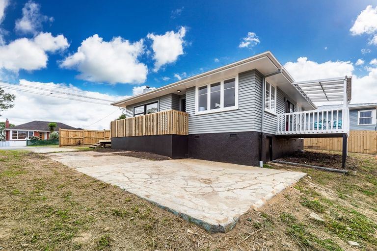 Photo of property in 22 Sylvan Crescent, Te Atatu South, Auckland, 0610
