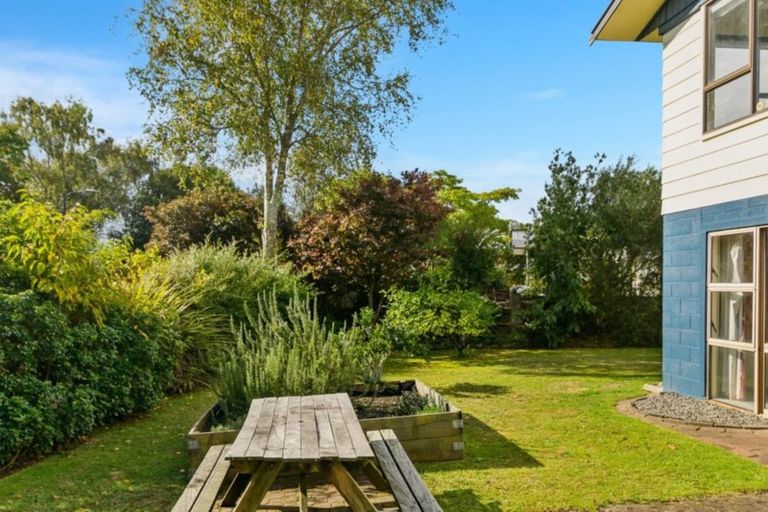 Photo of property in 27 Rewarewa Street, Owhata, Rotorua, 3010