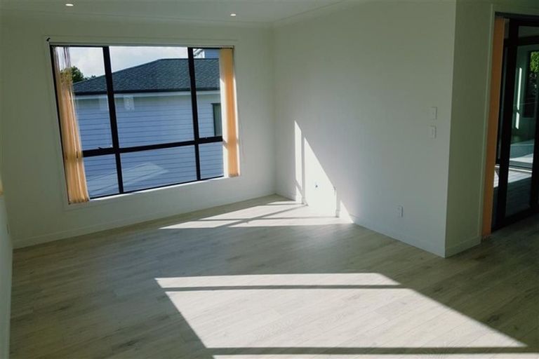 Photo of property in 8 Newport Place, Forrest Hill, Auckland, 0620