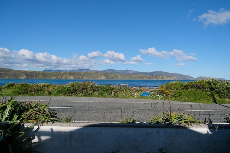 Photo of property in 174 Breaker Bay Road, Breaker Bay, Wellington, 6022