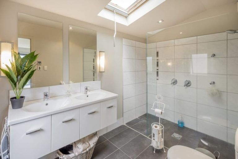 Photo of property in 48 Kotare Street, Waikanae, 5036