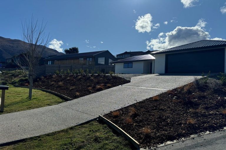 Photo of property in 37 Tomtit Crescent, Lake Hawea, 9382