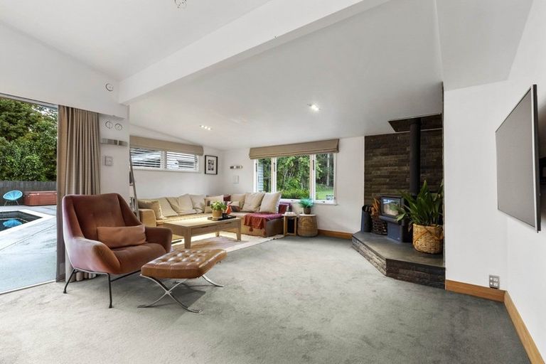 Photo of property in 166 Godley Road, Titirangi, Auckland, 0604