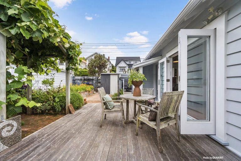 Photo of property in 19 Glen Road, Kelburn, Wellington, 6012