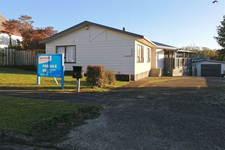 Photo of property in 3 Fenchurch Grove, Stokes Valley, Lower Hutt, 5019