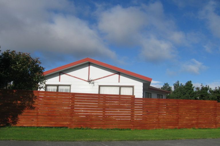 Photo of property in 1/52 Guadeloupe Crescent, Grenada Village, Wellington, 6037