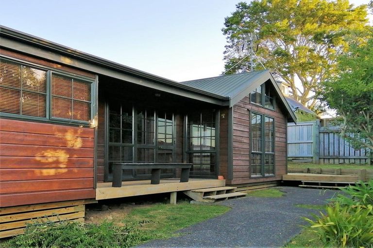 Photo of property in 2/16 Corunna Road, Milford, Auckland, 0620