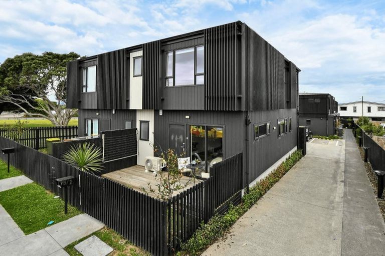 Photo of property in 2/75 Mcannalley Street, Manurewa East, Auckland, 2102